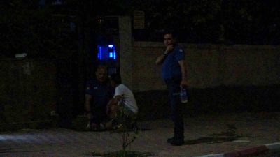 ANTALYA’DA PSİKOLOJİK SORUNLARI OLDUĞU İDDİA EDİLEN BİR GENÇ ELİNE ALDIĞI