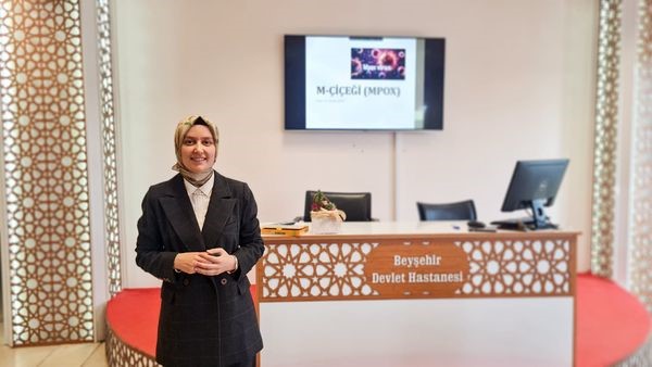 KONYA’NIN BEYŞEHİR İLÇE DEVLET HASTANESİ’NDE SAĞLIK ÇALIŞANLARINA MAYMUN ÇİÇEĞİ HASTALIĞINDAN