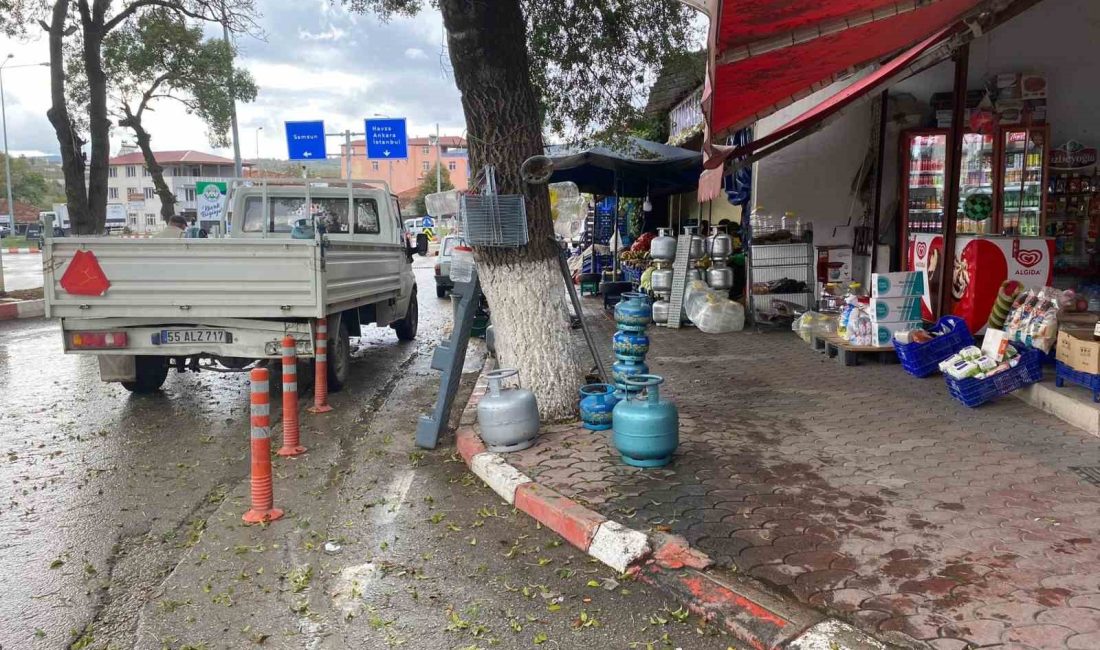 SAMSUN'UN KAVAK İLÇESİNDE BIÇAKLI SALDIRIYA UĞRAYAN ESNAF YARALANDI.