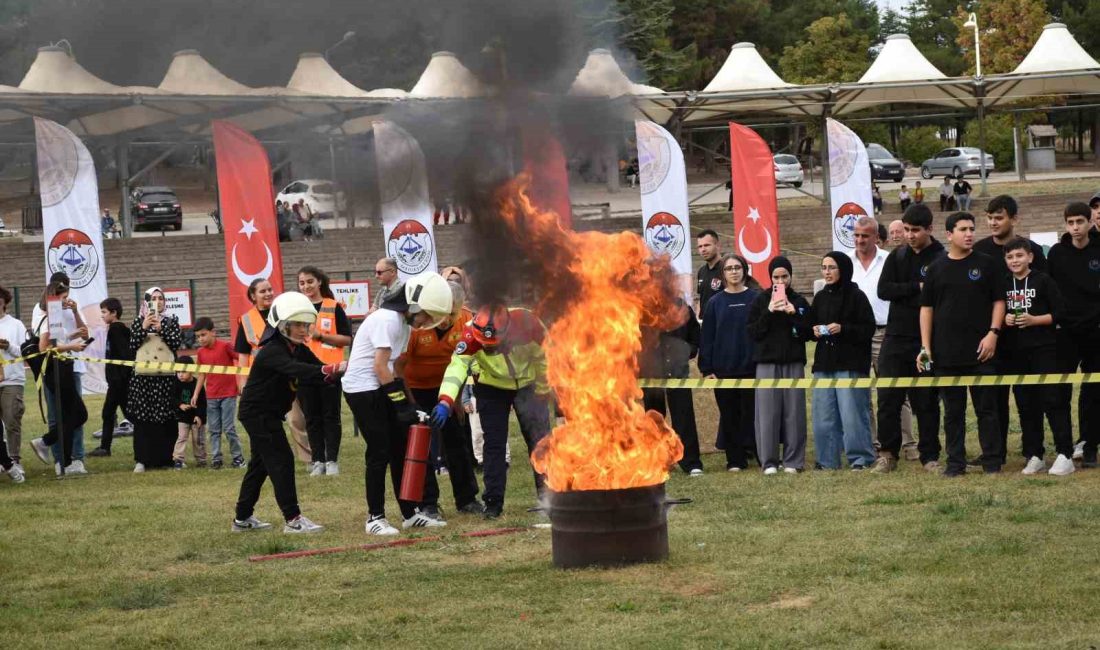 BİLECİK'TE BİR ÇOK KURUMUN KATILDIĞI AFET FARKINDALIK EĞİTİMİ VE TATBİKATI