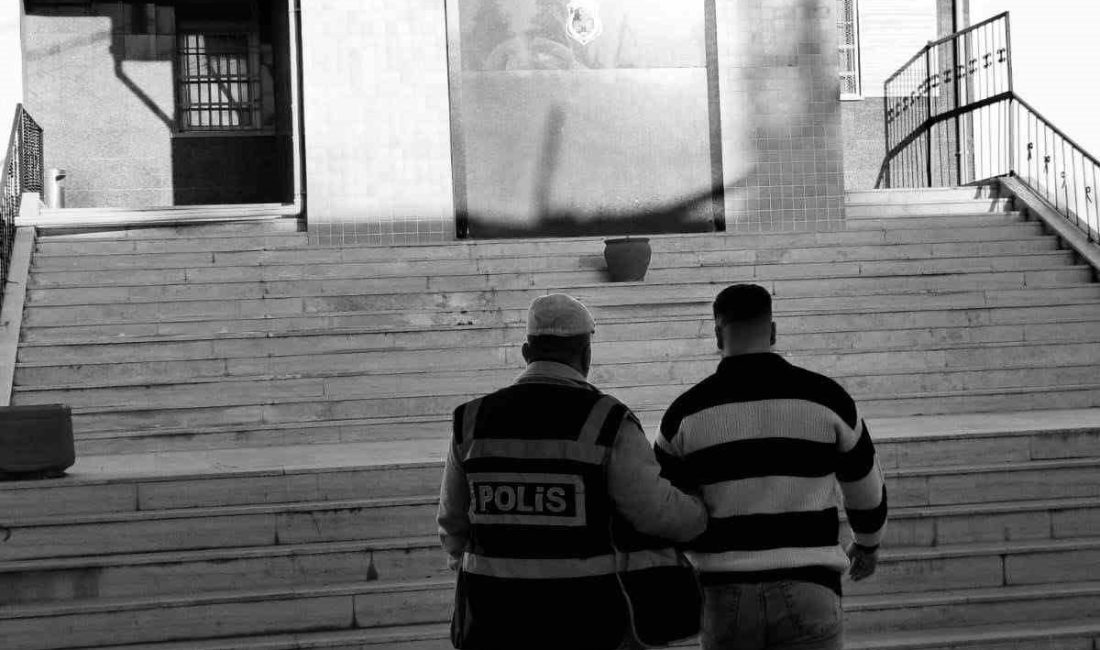 BİLECİK’TE HAKKINDA ARAMA KAYDI OLAN ŞAHIS EMNİYET GÜÇLERİ TARAFINDAN YAKALANDI.
