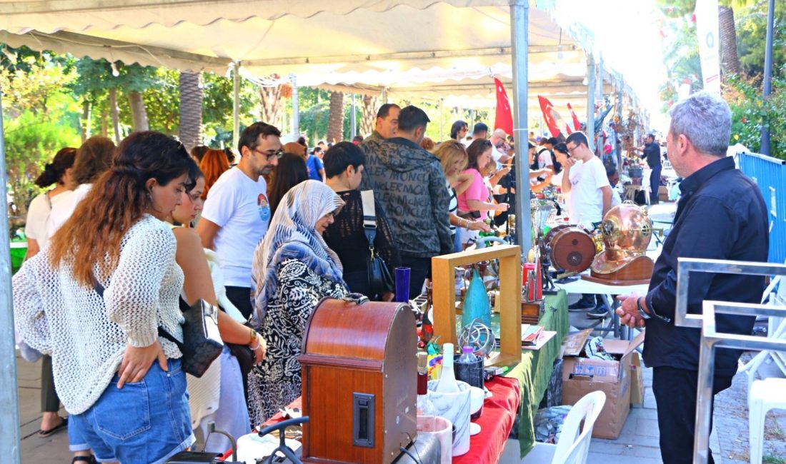 ANTALYA BÜYÜKŞEHİR BELEDİYESİ’NİN DÜZENLEDİĞİ ANTİKACILAR VE NOSTALJİ FESTİVALİNE ANTALYALILAR AKIN