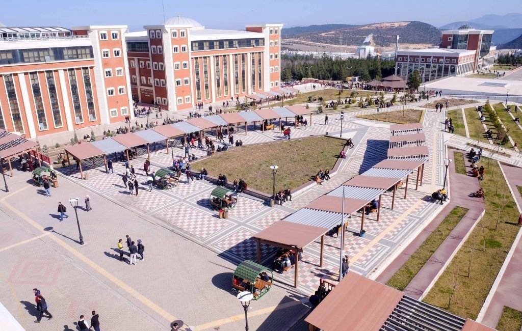BİLECİK ŞEYH EDEBALİ ÜNİVERSİTESİ GEÇEN YIL OLDUĞU GİBİ BU YILDA