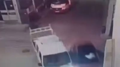 BURSA’DA KAMYONET İLE OTOMOBİLİN ÇARPIŞTIĞI KAZA KAMERADA