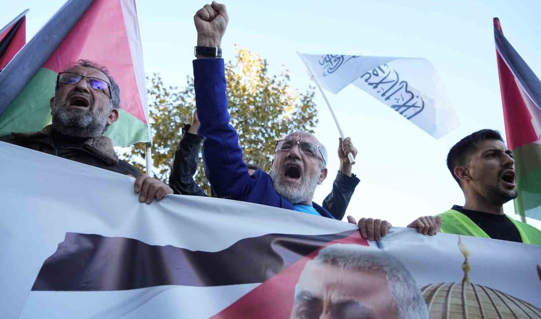 BURSA'DA GAZZE DAYANIŞMA PLATFORMU ÜYELERİ, SALDIRIDA HAYATINI KAYBEDEN HAMAS SİYASİ