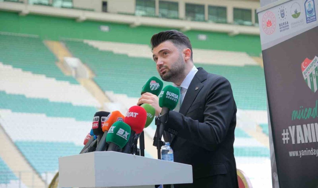 BURSASPOR BAŞKANI ENES ÇELİK, YEŞİL-BEYAZLI FUTBOLCULARI GALİBİYETLERİNDEN DOLAYI KUTLADI.