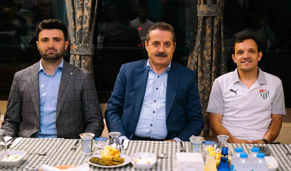 BURSASPOR, MORAL YEMEĞİNDE BİR ARAYA GELDİ.