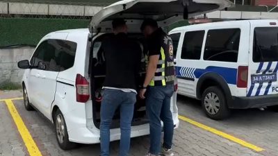 İSTANBUL BÜYÜKÇEKMECE'DE ÇEVREDEKİ ARAÇLARI VE VATANDAŞLARI HİÇE SAYARAK DRİFT ATAN