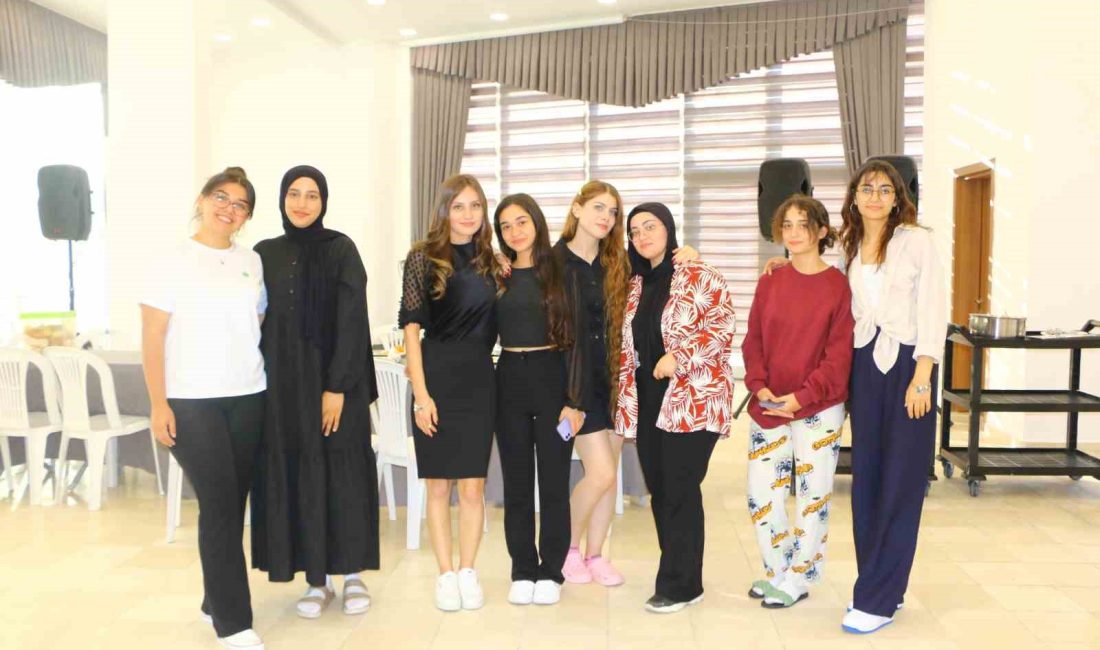 ANTALYA BÜYÜKŞEHİR BELEDİYESİ, AKSEKİ'DE BARINMA ZORLUKLARI ÇEKEN KIZ ÖĞRENCİLER İÇİN