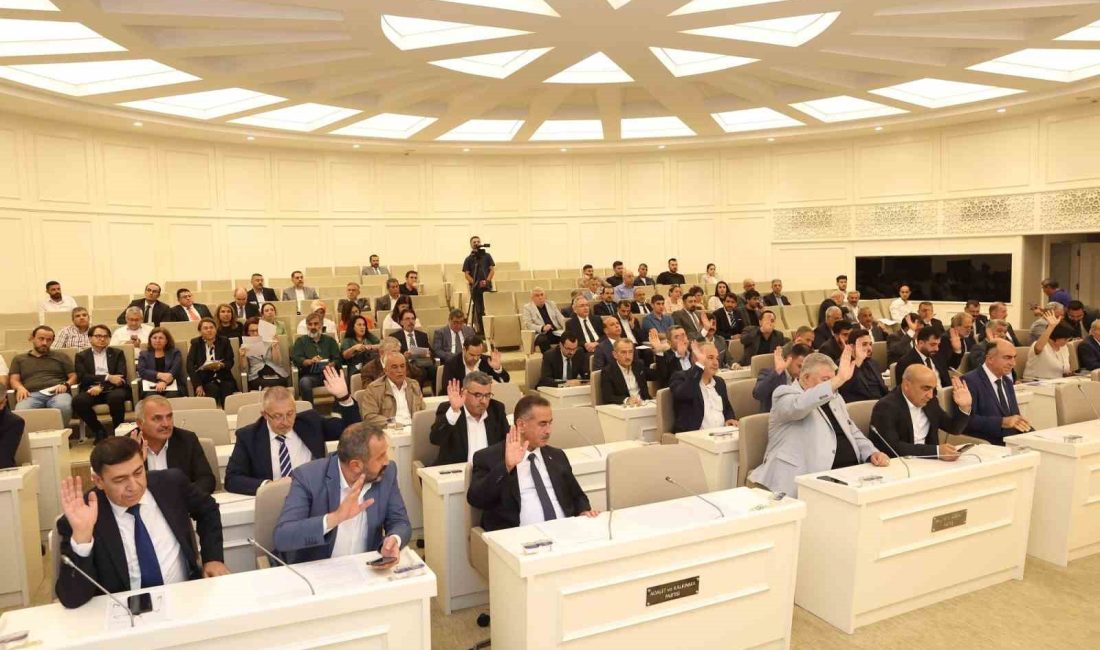 BÜYÜKŞEHİR’DEN ÇİFTÇİLERE ÜZÜM SIKMA MAKİNESİ VE SERA PROJESİ DESTEĞİ