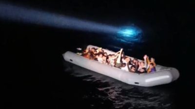 ÇANAKKALE'NİN GÖKÇEADA İLÇESİ AÇIKLARINDA 8'İ ÇOCUK OLMAK ÜZERE TOPLAM 29