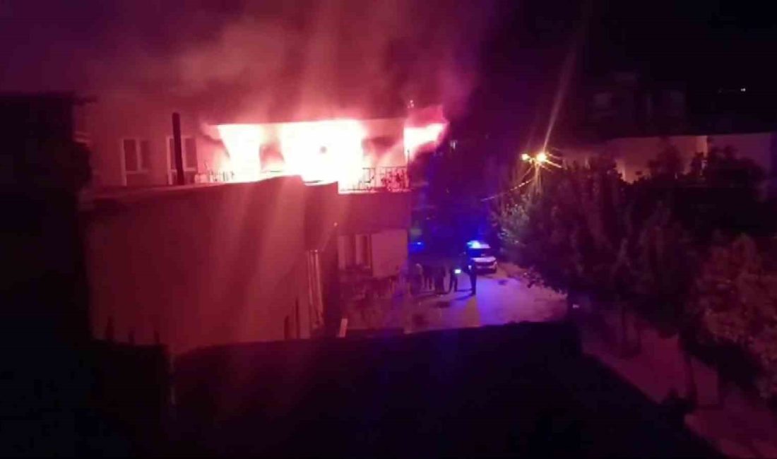 ADIYAMAN’DA, GECE GEÇ SAATLERDE CAYIR CAYIR YANAN BİR EVDE MAHSUR