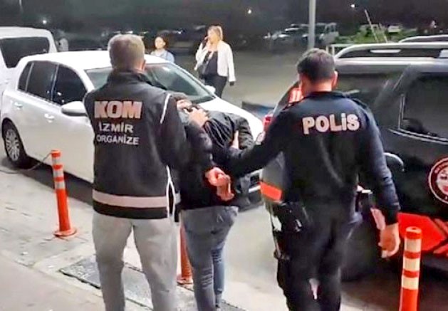 İZMİR'İN ÇEŞME, BUCA VE TORBALI İLÇELERİNDE DÜZENLENEN EŞ ZAMANLI OPERASYONLARDA,