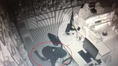 ANTALYA’NIN SERİK İLÇESİNDE GECE SAATLERİNDE BİR ECZANEYE GİRİP, KASADAKİ PARALAR