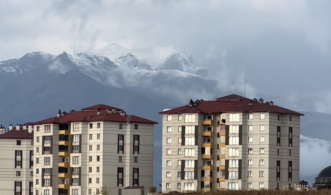 HAKKARİ’NİN YÜKSEKOVA İLÇESİNİN ÇEVRESİNİ SARAN 4135 RAKIMLI CİLO DAĞI, MEVSİMİNİN
