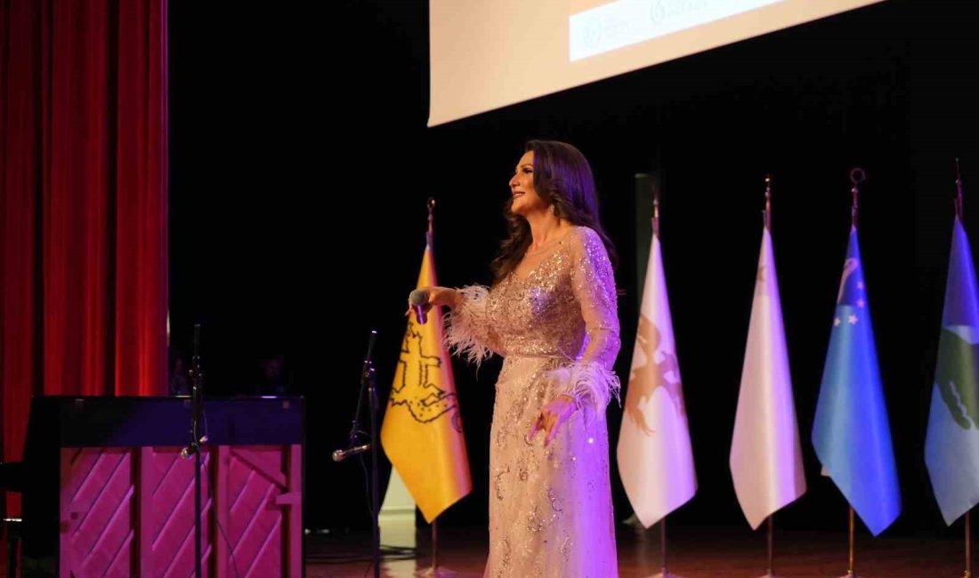 AZERBAYCANLI ŞARKICI GULYANAG MAMMADOVA  TÜRKİYE YÜZYILINDA ULUSLARARASI 1. TÜRK