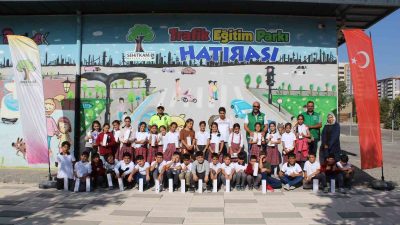 ÇOCUKLAR, TRAFİK KURALLARINI EĞLENEREK ÖĞRENİYORLAR