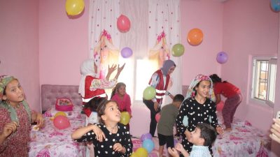 ŞANLIURFA’DA HAYIRSEVERLERİN DESTEKLERİ İLE YENİLENEN YUVALARINA KAVUŞAN YETİM ÇOCUKLAR BÜYÜK