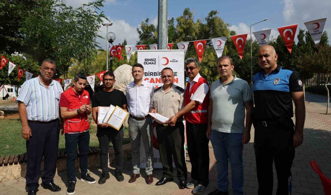 ADANA’NIN KOZAN İLÇESİNDE POLİS VE GÖREV YAPAN ASKERLER ÖRNEK KAN