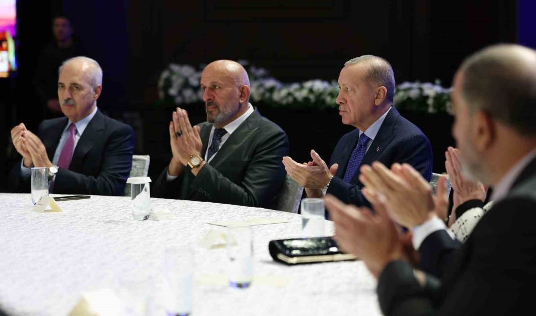 İSTANBUL’DA DÜZENLENEN ‘MUHTARLAR BULUŞMASI’ PROGRAMINA KATILAN CUMHURBAŞKANI RECEP TAYYİP ERDOĞAN,