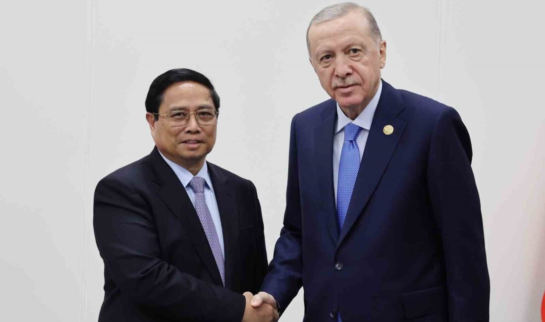 CUMHURBAŞKANI ERDOĞAN, VİETNAM BAŞBAKANI PHAM İLE BİR ARAYA GELDİ