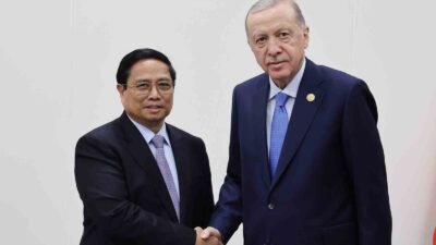 CUMHURBAŞKANI ERDOĞAN, VİETNAM BAŞBAKANI PHAM İLE BİR ARAYA GELDİ