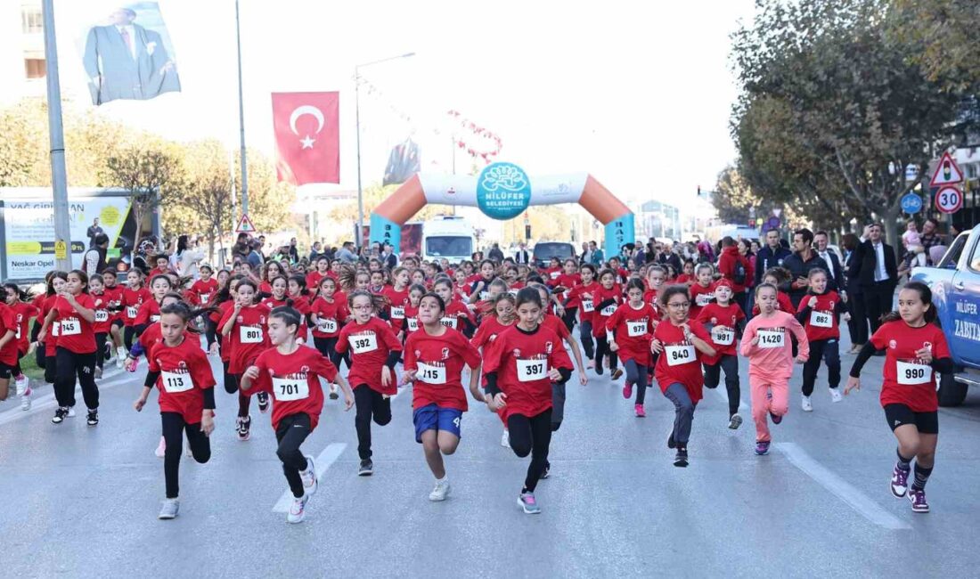 Nilüfer Belediyesi’nin Cumhuriyet’in 101’inci yılı etkinlikleri “Okullar arası Cumhuriyet Koşusu”