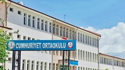 CUMHURİYET ORTAOKULU ÖĞRETMENLERİNDEN DERİN VEFAT ETTİ