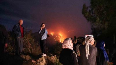 UĞLA’NIN DALAMAN İLÇESİNDE ÇIKAN ORMAN YANGINI ETKİSİNİ SÜRDÜRÜRKEN, MAHALLE SAKİNLERİ