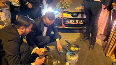 BURSA'DA BİR ARKADAŞ GRUBU, DAMAT OLAN ARKADAŞLARINA ÖNCE YUMURTA PİŞİRTTİ.