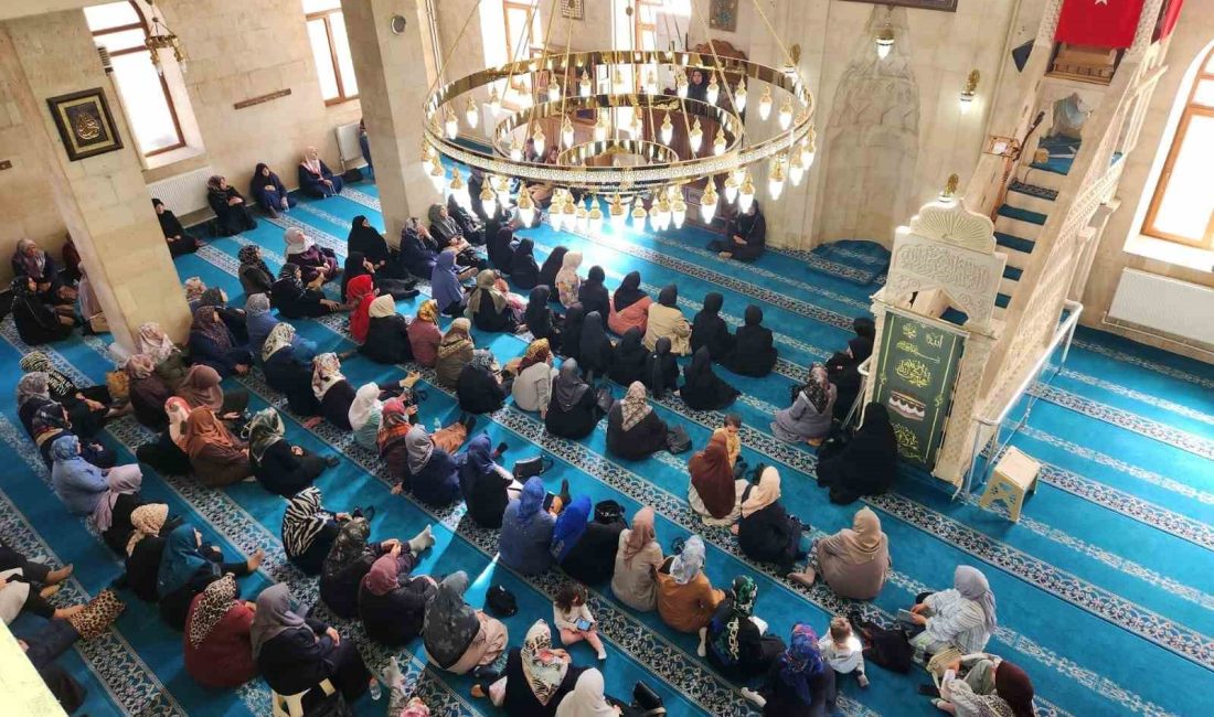 DARENDE'DE İSLAM'IN KADINA VERDİĞİ ÖNEM ANLATILDI