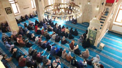 DARENDE'DE İSLAM'IN KADINA VERDİĞİ ÖNEM ANLATILDI