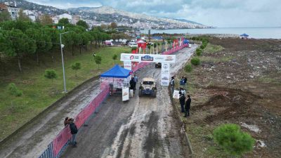 TÜRKİYE OFF-ROAD ŞAMPİYONASI, TRABZON'DA DENİZ KENARINDA KURULAN PİSTTE GERÇEKLEŞEN SEYİRCİ
