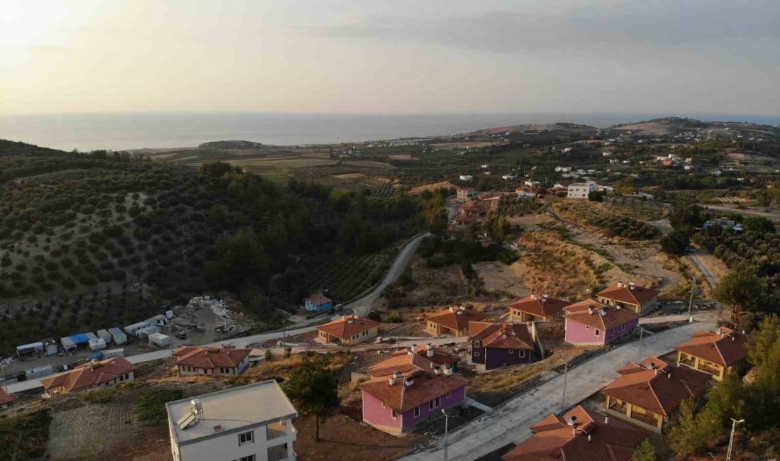 HATAY’IN ARSUZ İLÇESİNDE KAHRAMANMARAŞ MERKEZLİ DEPREM SONRASI YAPILAN KÖY EVLERİ