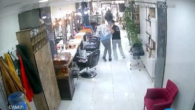 MEYDANA GELEN 5,9 BÜYÜKLÜĞÜNDEKİ DEPREM ANINDA KUAFÖRLER VE TIRAŞ ETTİKLERİ