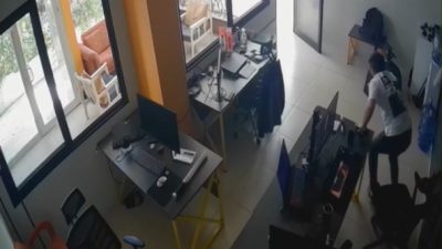 MEYDANA GELEN 5,9 BÜYÜKLÜĞÜNDEKİ DEPREME UYURKEN YAKALANAN VATANDAŞIN PANİK ANI