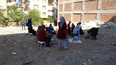 MALATYA'NIN KALE İLÇESİNDE MEYDANA GELEN DEPREM SONRASI EVLERİNE GİRMEYE KORKAN