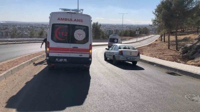 ADIYAMAN’DA SÜRÜCÜSÜNÜN DİREKSİYON HAKİMİYETİNİ KAYBETTİĞİ MOTOSİKLET DEVRİLDİ.