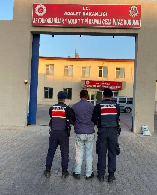 AFYONKARAHİSAR’DA DEVRİYE GEZEN JANDARMA EKİPLERİ SUÇ İŞLEMEK AMACIYLA KURULAN ÖRGÜTE