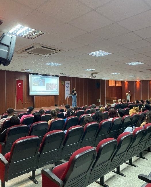 AYDIN’IN DİDİM İLÇESİNDE ÜNİVERSİTELİ GENÇLER, NARKONOKTA VE NARKOGENÇLİK UYGULAMALARI KAPSAMINDA