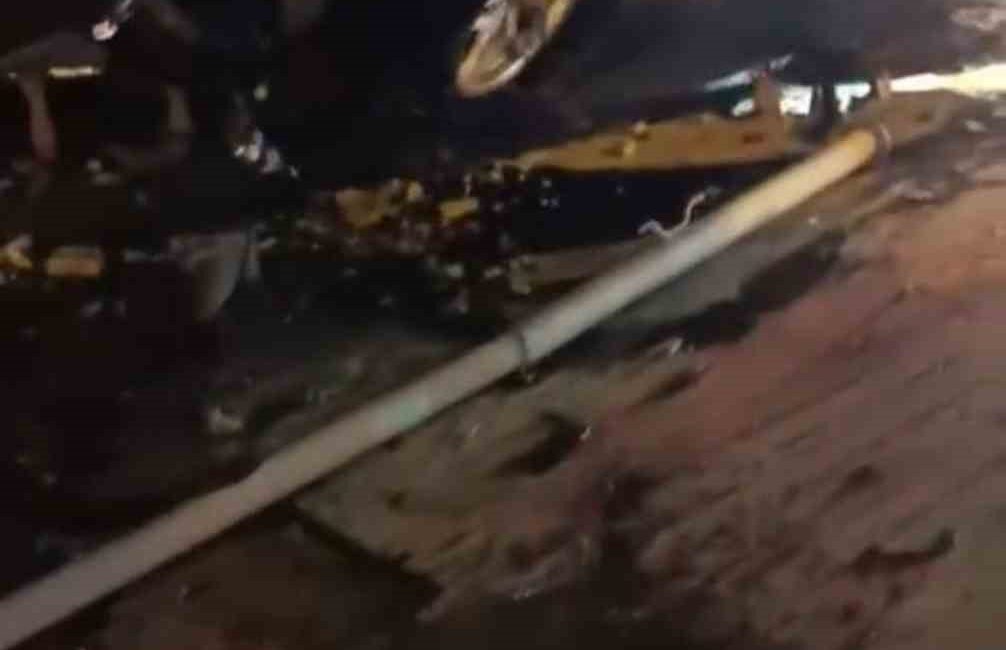 BURSA'DA SEYİR HALİNDEYKEN DİREKSİYON HAKİMİYETİNİ KAYBEDEN SÜRÜCÜ ARACIYLA TAKLA ATTI.