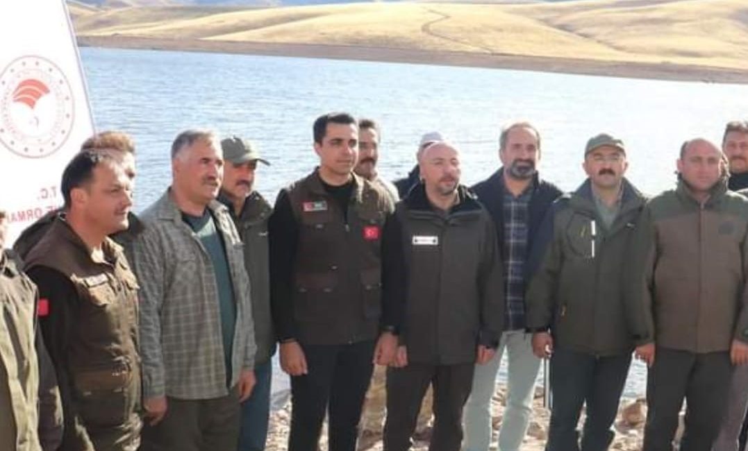 DİVRİĞİ’DE DOĞAL YAŞAMIN KORUNMASI VE SÜRDÜRÜLEBİLİR BALIKÇILIĞIN DESTEKLENMESİ AMACIYLA GÖLETLERE