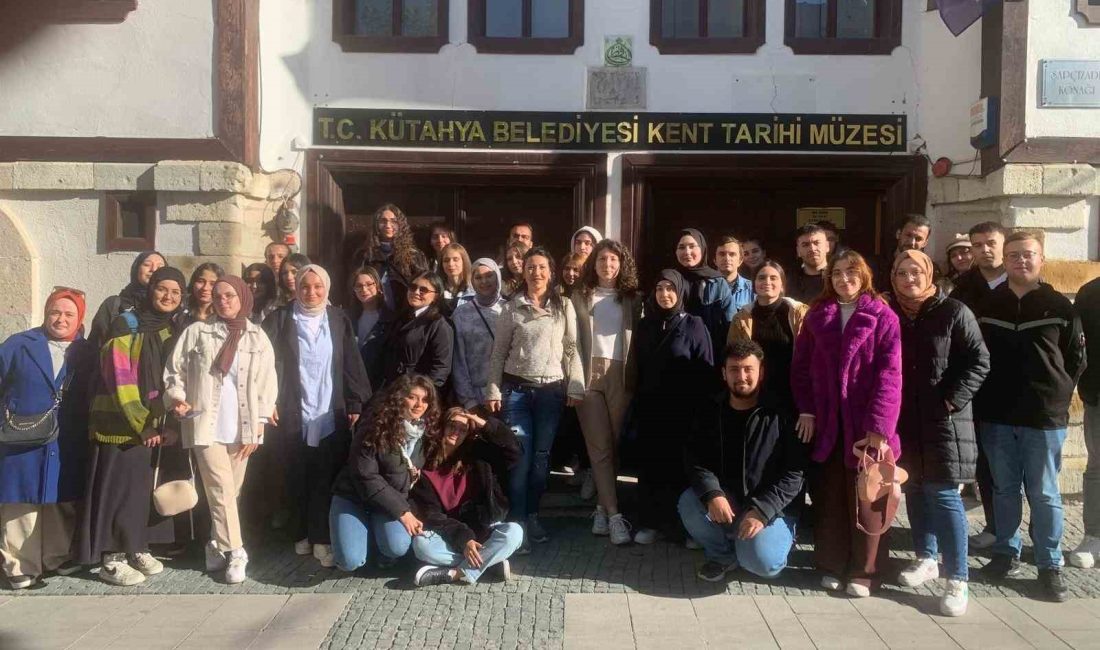DPÜ SOSYOLOJİ TOPLULUĞU ÖĞRENCİLERİ, ŞEHRİN TARİHİ VE TURİSTİK YERLERİ GEZDİ