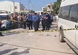 ADANA’DA BİR KİŞİ SOKAK ORTASINDA TARTIŞTIĞI DÜNÜRÜNÜ TABANCAYLA BAŞINDAN VURARAK