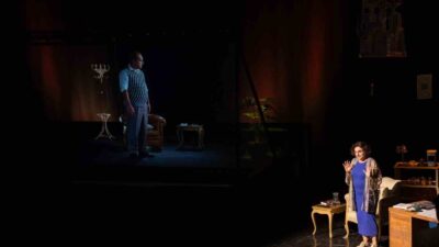 Bursa’da sahnelenen “Keşke” adlı tiyatro oyununda Gazi Mustafa Kemal Atatürk