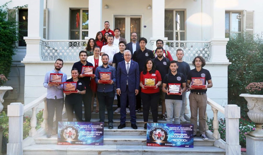 EGE ÜNİVERSİTESİ REKTÖRÜ PROF. DR. NECDET BUDAK, EGE TELSİZ TAKIMINI