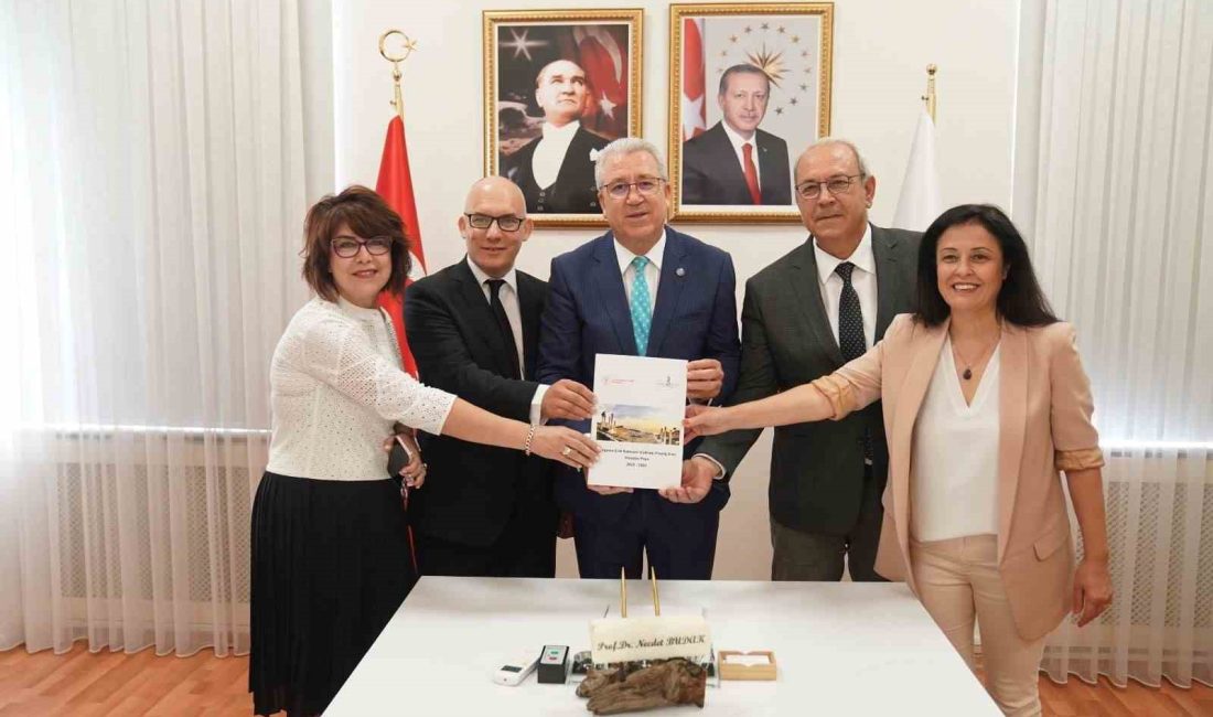 EGE ÜNİVERSİTESİ REKTÖRÜ PROF. DR. NECDET BUDAK, BERGAMA MESLEK YÜKSEKOKULU
