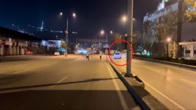 BURSA'DA TRAFİK POLİSLERİ ŞEHRİN BELİRLİ NOKTALARINDA YAPTIKLARI DENETİMLERDE KURALLARI İHLAL