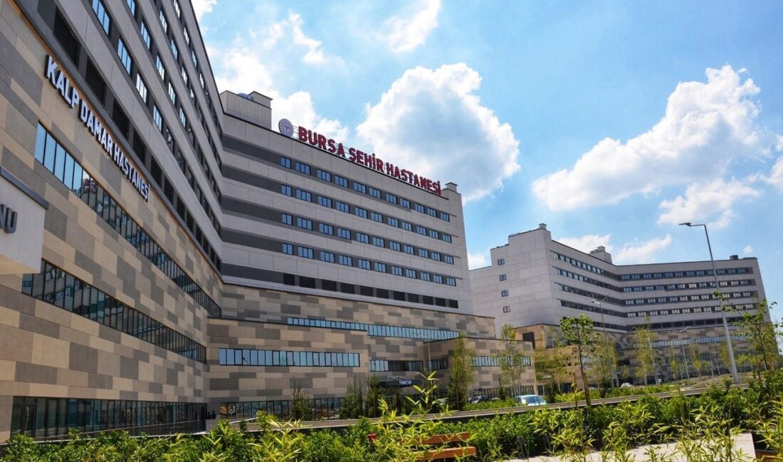 BURSA ŞEHİR HASTANESİ’NDE GÖREVLİ ENFEKSİYON HASTALIKLARI UZMANI DR. GÜLAY ÇEKİÇ