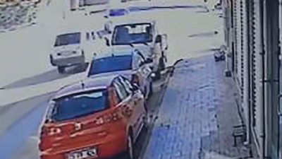 ELAZIĞ'DA İKİ OTOMOBİLİN ÇARPIŞMANI ANI KAMERALARA YANSIDI. ÖLEN YA DA